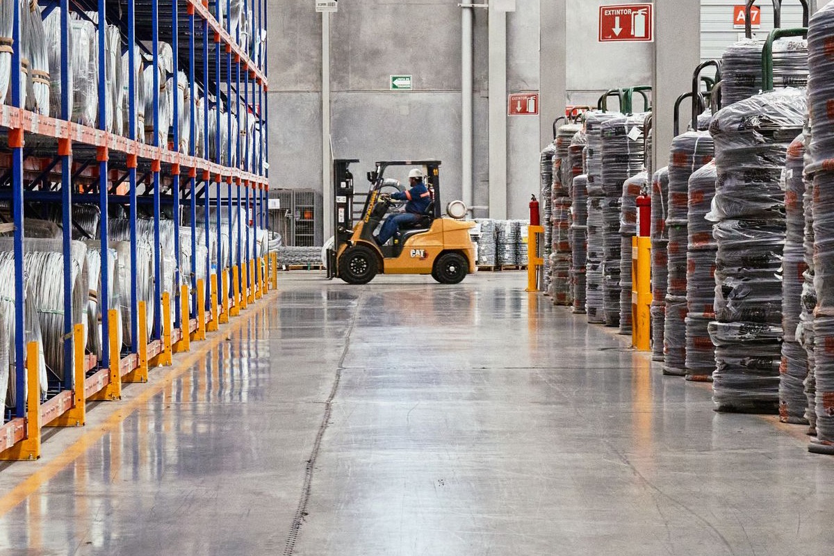 Best floor coating for forklift traffic: matching the system to the duty
